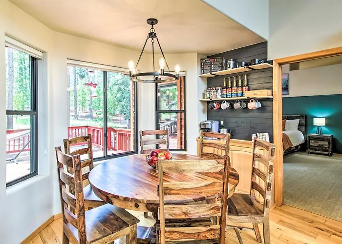 Hot Tub & Game Room: All-season Holiday home