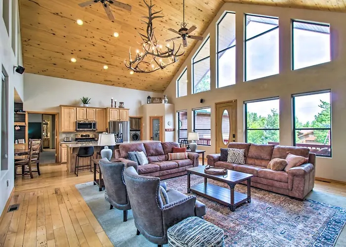 Hot Tub & Game Room: All-season Pinetop-Lakeside