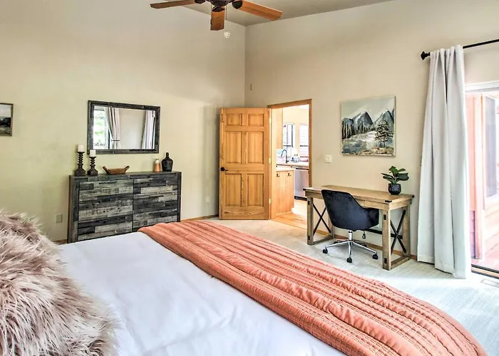 Holiday home Hot Tub & Game Room: All-season