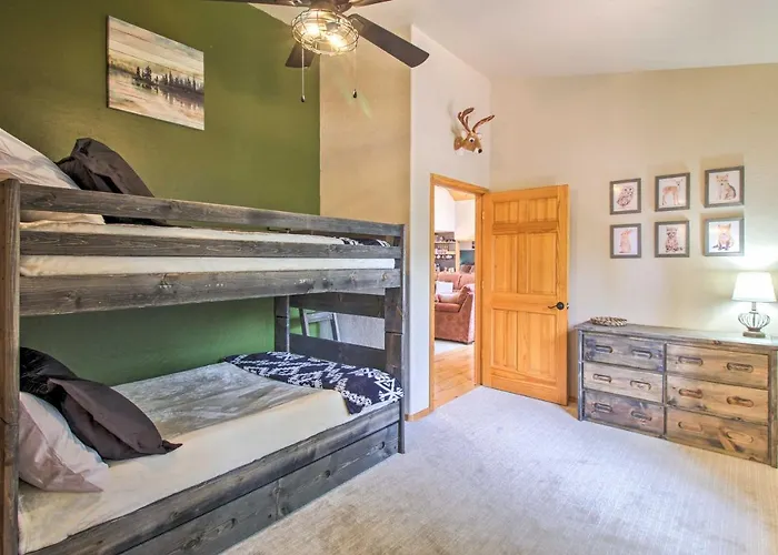 Hot Tub & Game Room: All-season Pinetop-Lakeside