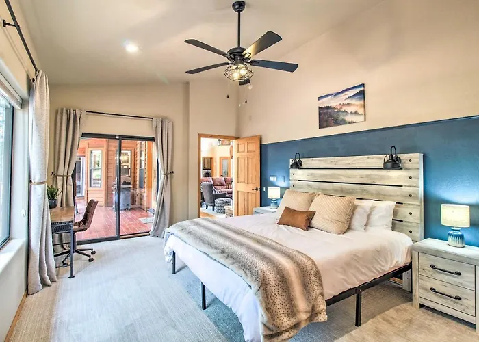 Hot Tub & Game Room: All-season Holiday home *