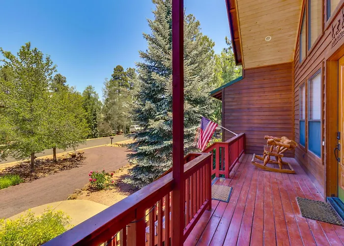 Hot Tub & Game Room: All-season Holiday home
