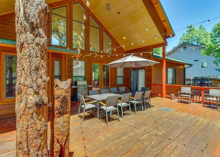 Hot Tub & Game Room: All-season Holiday home *