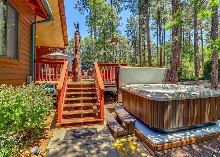 Hot Tub & Game Room: All-season Holiday home Pinetop-Lakeside