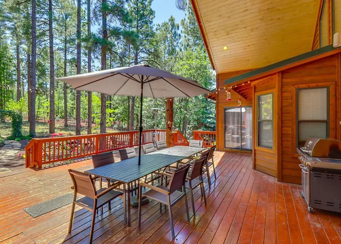 Hot Tub & Game Room: All-season Holiday home