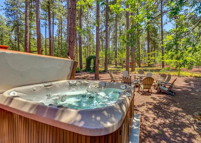 Holiday home Hot Tub & Game Room: All-season